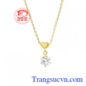 Bộ mặt dây nữ tính yêu thương mang đến vẻ yêu kiều và nữ tính đến cho người đeo.