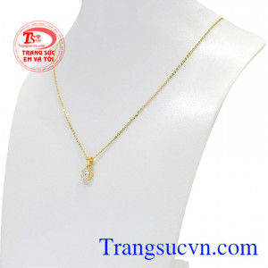Sản phẩm kết hợp cùng những bộ váy thướt tha hay những bộ đồ nữ tính giúp tôn lên nét dịu dàng, thanh lịch cho phái đẹp.