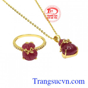 Bộ mặt dây Ruby lộc phát giao hàng nhanh trên toàn quốc.