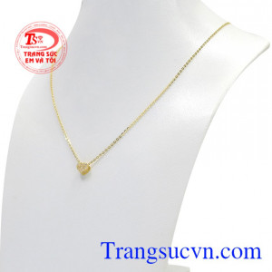 Bộ sản phẩm phù hợp với mọi lứa tuổi, và các kiểu trang phục khác nhau hợp thời trang.