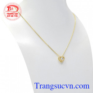 Bộ sản phẩm này sẽ mang đến vẻ thanh lịch và trang nhã đến cho người đeo.