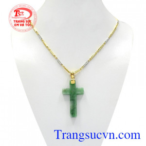 Bộ mặt thánh giá vàng jadeite vừa mang đến vẻ thời trang, vừa mang lại may mắn về phong thủy cho người đeo.