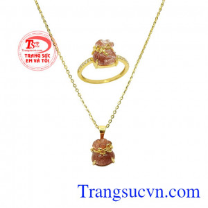 Bộ thạch anh tóc đỏ tài lộc đang là xu hướng được rất nhiều các chị em lựa chọn.