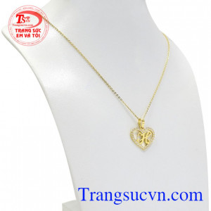 Bộ trang sức chữ H nổi bật đang là xu hướng được nhiều khách hàng lựa chọn.