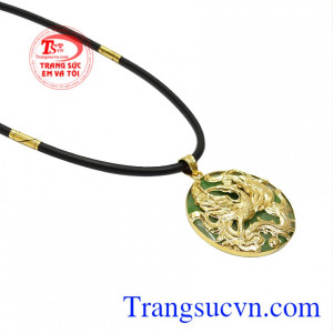 Vì vậy, các sản phẩm chế tác từ ngọc này luôn được nhiều khách hàng yêu thích và lựa chọn. Bộ trang sức phụng hoàng jadeite đẹp