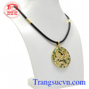 Bộ trang sức phụng hoàng jadeite đẹp với thiết kế vô cùng ấn tượng, tạo sức hút với người nhìn.