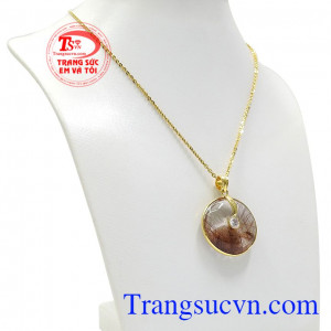 Bộ trang sức thạch anh tóc nữ đẹp với sự kết hợp hài hòa giữa vàng và đá quý thiên nhiên.