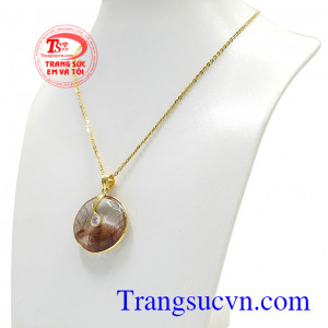 Thạch anh tóc được biết đến là biểu tượng của năng lượng, may mắn và thịnh vượng. Bộ trang sức thạch anh tóc nữ đẹp