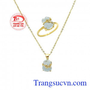 Bộ túi tiền aquamarine tài lộc hợp phong thủy đang là xu hướng được nhiều chị em lựa chọn. 
