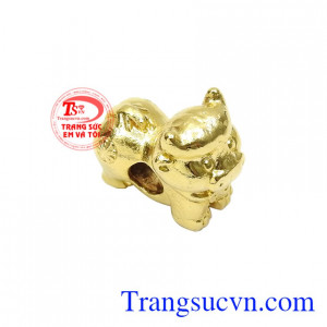 Hình ảnh chú trâu là biểu tượng của sự chăm chỉ, cần cù, kiên nhẫn.