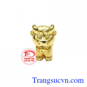 Sản phẩm chế tác hình chú trâu ngộ nghĩnh tạo vẻ ấn tượng.