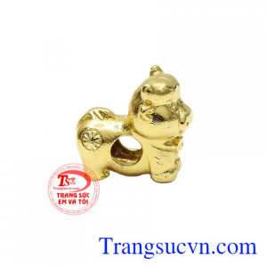 Charm vàng tuổi Sửu xinh xắn giao hàng nhanh trên toàn quốc.