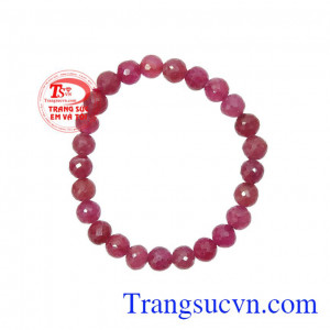 Chuỗi tay này mang đến vẻ sang trọng và quý phái cho người đeo.