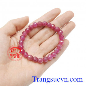 Chuỗi tay Ruby cát tường hộ mệnh.
