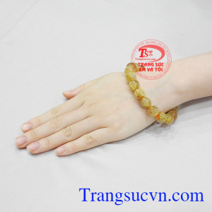 Khi đeo đá này bên người thường xuyên sẽ giúp lưu thông khí huyết, cải thiện tình trạng sức khỏe, kích thích trí não đem lại sự minh mẫn và sáng suốt. Chuỗi thạch anh tóc đẹp 11 ly
