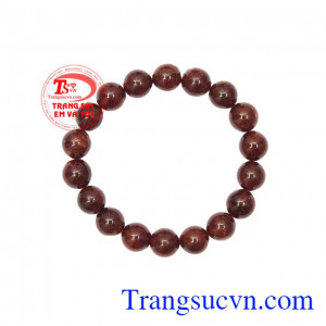 Thạch anh tóc đỏ mang năng lượng tích cực sẽ giúp tâm trí bừng sáng, tìm thấy sự yêu đời và niềm vui trong cuộc sống. Chuỗi thạch anh tóc đỏ 11 ly