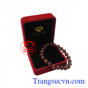 Chính vì thế mà rất nhiều khách hàng đã lựa chọn thạch anh tóc đỏ làm trang sức phong thủy. Chuỗi thạch anh tóc đỏ mệnh hỏa