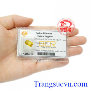 Đá Sapphire là viên đá của tháng 9 mang đến nhiều vận may.