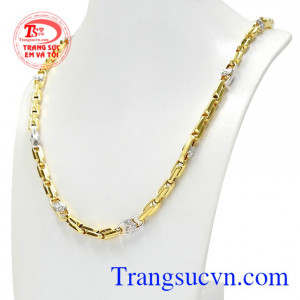 Kiểu dáng trẻ trung, hợp xu hướng giúp phái mạnh dễ dàng kết hợp cùng nhiều trang phục khác nhau.