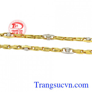 Sản phẩm chế tác từ vàng tây 10k bền đẹp, bảo hành chu đáo.