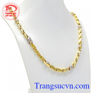 Thiết kế sáng tạo, phong cách và nam tính phù hợp với nhiều độ tuổi.