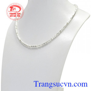 Từ lâu các bậc huynh đã luôn tin tưởng và lựa chọn các sản phẩm dây chuyền bạc cho con yêu của mình.