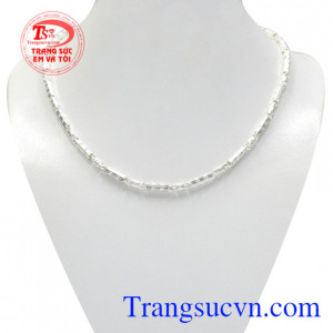 Dây chuyền bạc trẻ em hoạt bát thiết kế kiểu dáng nổi bật, sáng bóng.
