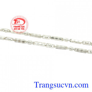 Dây chuyền bạc trẻ em hoạt bát sự lựa chọn hoàn hảo dành cho các bé trai.