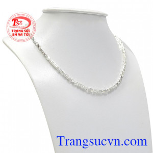 Do bạc có tính kháng khuẩn và cản gió giúp bảo vệ sức khỏe của các bé.