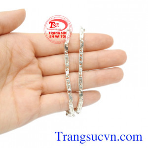 Dây chuyền bạc trẻ em xu hướng đẹp.