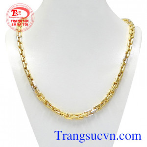 Dây chuyền nam mạnh mẽ vàng tây được chế tác từ vàng 10k sáng bóng, bền đẹp.