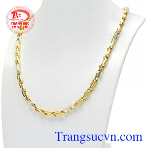 Sản phẩm dễ dàng kết hợp cùng nhiều kiểu trang phục.