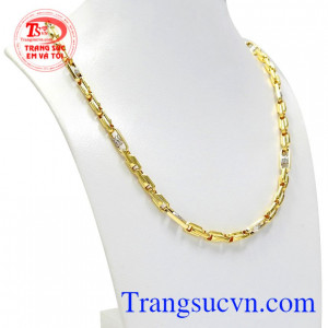 Kiểu dáng nam tính, phong cách lịch lãm giúp người đeo càng thêm tự tin và thể hiện cá tính.