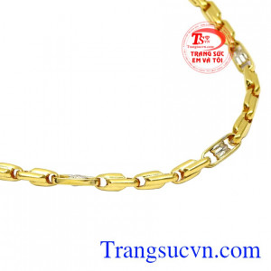Dây chuyền thành đạt vàng tây chế tác từ vàng tây 10k bền đẹp, sáng bóng.
