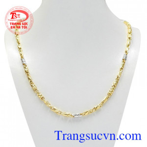 Dây chuyền thời trang nam ấn tượng là sự kết hợp hài hòa vàng trắng và vàng màu.