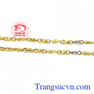 Sản phẩm chế tác với phong cách trẻ trung, dễ dàng kết hợp cùng nhiều kiểu trang phục.