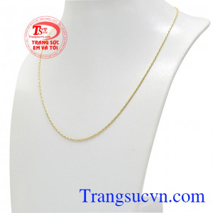 Dưới bàn tay khéo léo của người thợ kim hoàn, chiếc dây chuyền được làm cách tỉ mỉ, trẻ trung và hợp thời trang. Dây chuyền vàng Italy 18k rất đẹp
