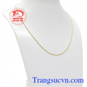 Dây chuyền vàng Italy 18k rất đẹp với những đường nét mềm mại mang lại vẻ đẹp nữ tính cho người dùng. 