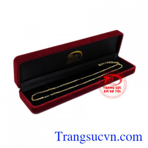 Dây chuyền vàng sành điệu.