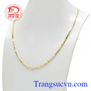 Chiếc dây chuyền này sẽ giúp người đeo trông tự tin hơn.
