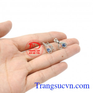 Hoa tai topaz đẹp thiên nhiên chế tác từ vàng trắng 18k, bảo hành chu đáo, có giấy kiểm định đá quý.