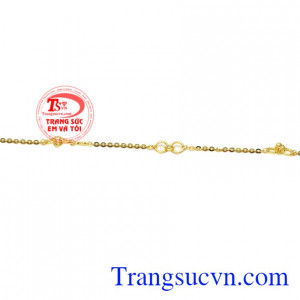 Sản phẩm phù hợp với những cô nàng có phong cách nữ tính.