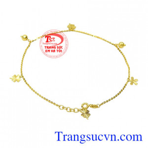 Chính vì vậy, rất nhiều trang sức được tạo hình cỏ 4 lá may mắn.