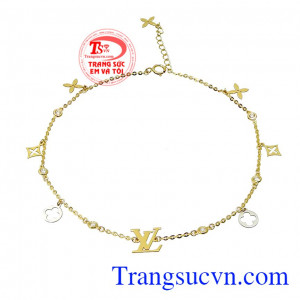 Lắc chân nữ vàng duyên dáng được chế tác theo phong cách Hàn Quốc được giới trẻ ưa chuộng.