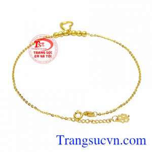 Các bạn gái có thể kết hợp cùng trang phục đi làm, dạo phố đặc biệt là với những chiếc đầm maxi đi biển.