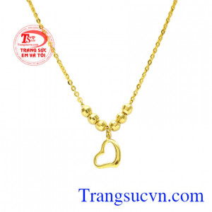 Lắc chân trái tim dễ thương là món quà ý nghĩa dành tặng cho người phụ nữ của bạn.