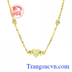 Lắc chân trái tim yêu thương phù hợp làm quà tặng cho người phụ nữ của bạn.