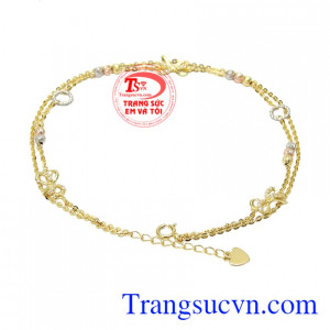 Chiếc lắc chân này sẽ tạo nên vẻ thanh thoát cho đôi chân của các nàng.