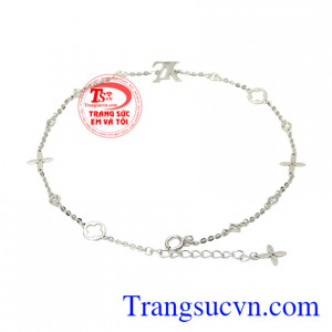 Lắc chân vàng trắng dần đang được giới trẻ ngày càng ưa chuộng mang đến vẻ thời trang cho người đeo.