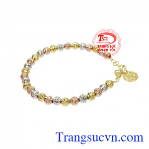 Từ lâu lắc tay vàng đã trở thành xu hướng trang sức được phái đẹp đặc biệt yêu thích.